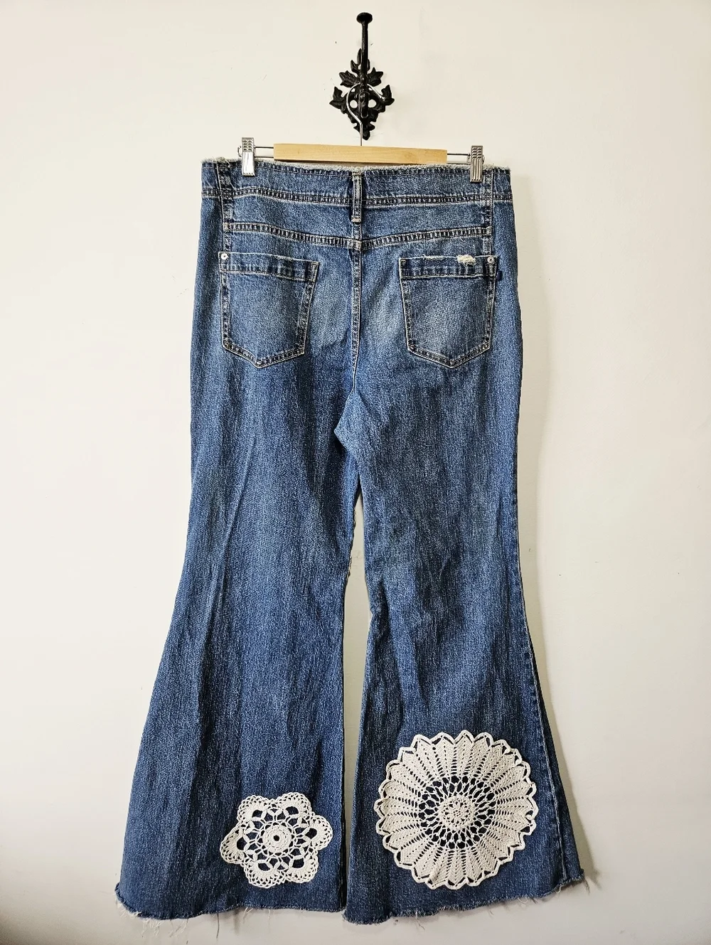 Reworked Boho Pilcro Anthropologie Jeans Size 32 Lace Applique Upcyced - Picture 3 of 10